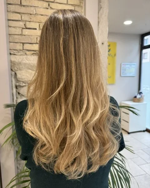 realisation-balayage-blond-cheveux-longs