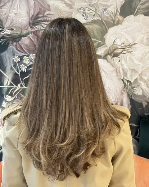 realisation-cheveux-bruns-longs